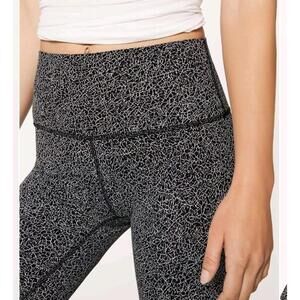 Lululemon Wunder Under Hi Rise 1/2 Tight Luon Crackle Jacquard Black/White 4